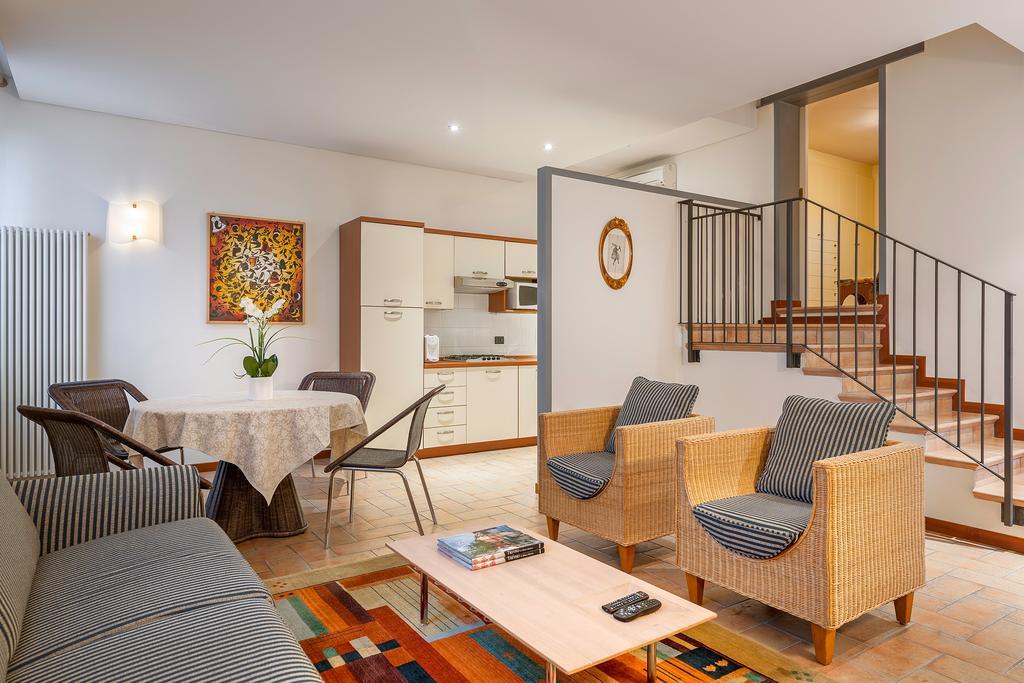 Palazzo Brando - Living Apartments تريفيزو الغرفة الصورة