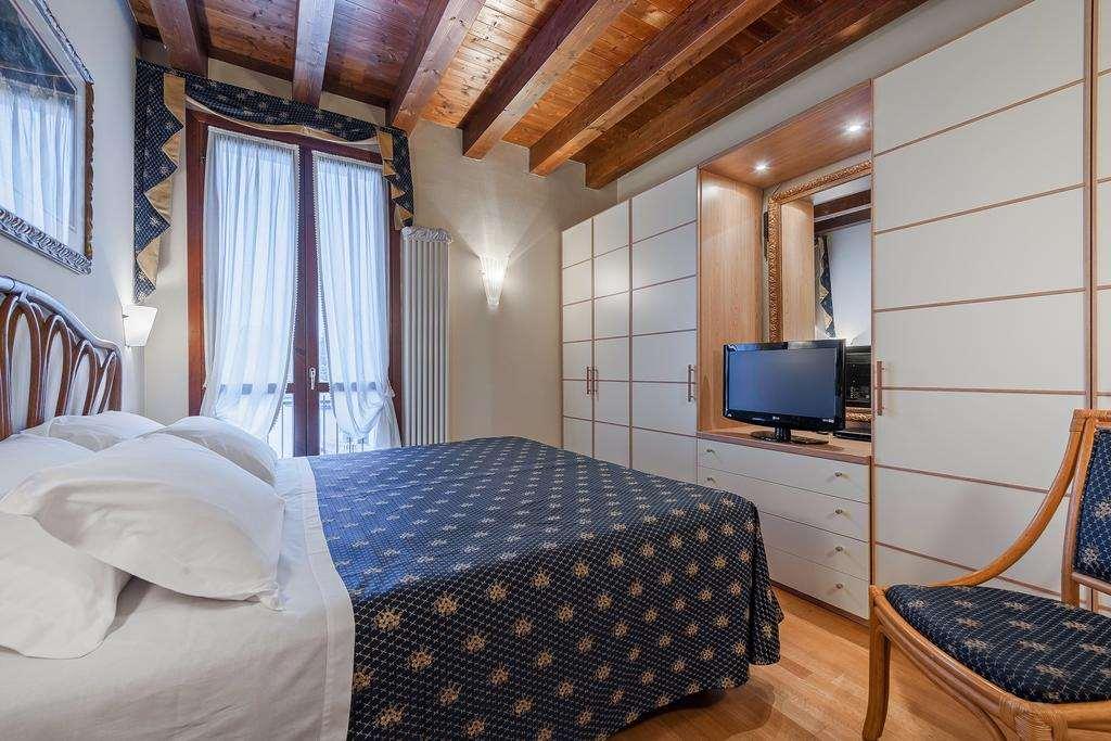 Palazzo Brando - Living Apartments تريفيزو الغرفة الصورة